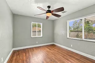 740 64th St N, Saint Petersburg, FL 33710 - Photo 17