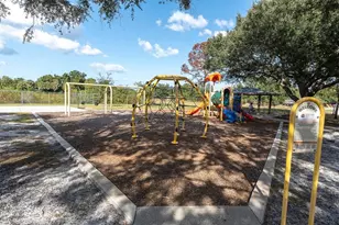 9402 Attenbury Dr, Tampa, FL 33615 - Photo 35