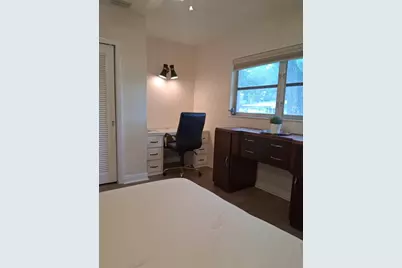 8220 Yardley Avenue N, Saint Petersburg, FL 33710 - Photo 23