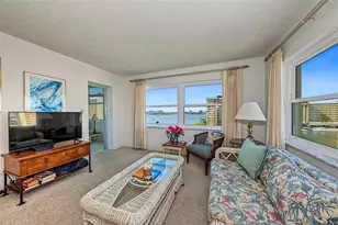 4575 Cove Cir, Saint Petersburg, FL 33708 - Photo 3