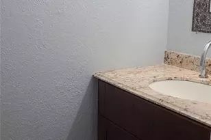 7102 Waterside Dr, Tampa, FL 33617 - Photo 7