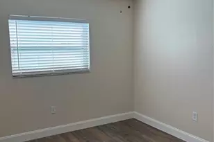 555 69th Ave, Saint Petersburg, FL 33706 - Photo 19
