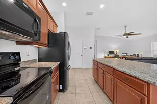 9244 Freedom Hill Dr, Seffner, FL 33584 - Photo 7