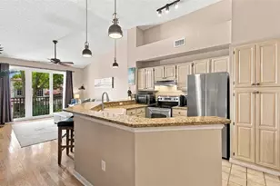 816 Normandy Trace Rd, Tampa, FL 33602 - Photo 9