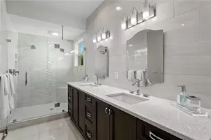 400 Regent Ln N, Saint Petersburg, FL 33701 - Photo 23