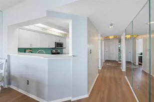 8021 Sailboat Key Blvd S, Saint Petersburg, FL 33707 - Photo 15