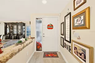 8747 Glen Lakes Blvd N, Saint Petersburg, FL 33702 - Photo 5