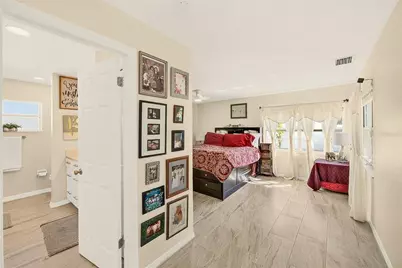 8747 Glen Lakes Boulevard N, Saint Petersburg, FL 33702 - Photo 17