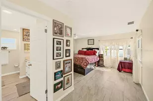 8747 Glen Lakes Blvd N, Saint Petersburg, FL 33702 - Photo 17