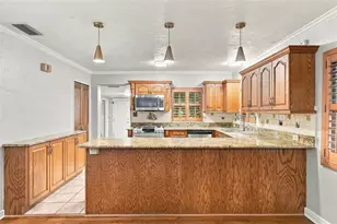 1146 30th Ave N, Saint Petersburg, FL 33704 - Photo 9