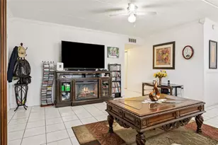 4718 Christa Ct, Tampa, FL 33614 - Photo 9