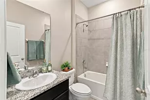 33310 Major Oak Dr, Wesley Chapel, FL 33545 - Photo 13