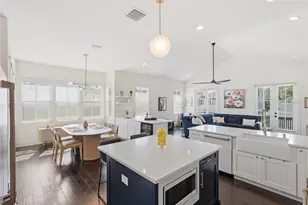 1208 5th St S, Saint Petersburg, FL 33701 - Photo 5