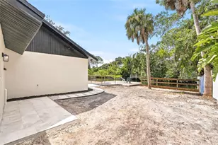 8605 Jackson Springs Rd, Tampa, FL 33615 - Photo 49