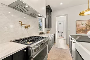 808 39th Ave NE, Saint Petersburg, FL 33703 - Photo 13