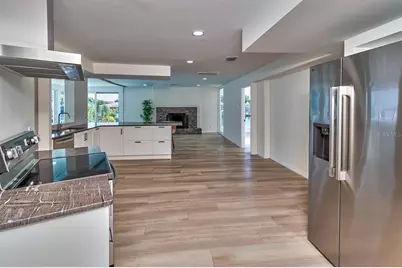 451 Palm Island NE, Clearwater Beach, FL 33767 - Photo 9