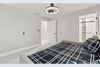 556 Johns Pass Avenue, Madeira Beach, FL 33708 - Photo 27