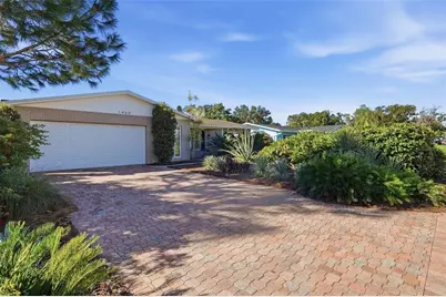 1460 69th Place S, Saint Petersburg, FL 33705 - Photo 1