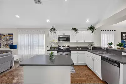 11517 Crestlake Village Drive, Riverview, FL 33569 - Photo 9