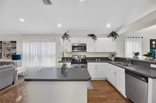 11517 Crestlake Village Dr, Riverview, FL 33569 - Photo 9