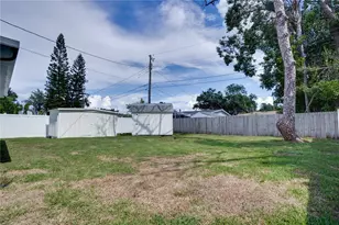 9025 3rd St N, Saint Petersburg, FL 33702 - Photo 43