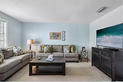102 Pompano Drive SE #D, Saint Petersburg, FL 33705 - Photo 9