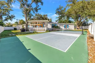 10804 Seminole Dr N, Saint Petersburg, FL 33708 - Photo 5
