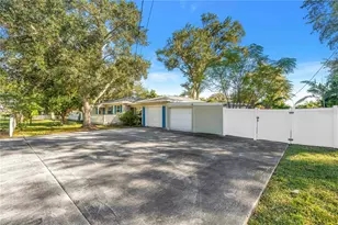 10804 Seminole Dr N, Saint Petersburg, FL 33708 - Photo 15