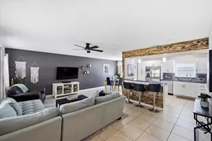 4710 Travertine Dr, Tampa, FL 33615 - Photo 3