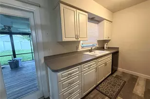 11083 Valencia Ave, Seminole, FL 33772 - Photo 7