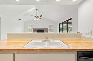 10843 Harborside Dr, Largo, FL 33773 - Photo 19