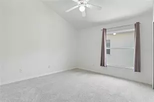 1101 Darlington Oak Dr NE, Saint Petersburg, FL 33703 - Photo 23