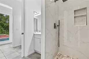 1101 Darlington Oak Dr NE, Saint Petersburg, FL 33703 - Photo 21