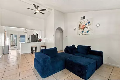 10118 Wheatley Hills Court, Tampa, FL 33615 - Photo 9