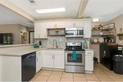 2326 44th Street S, Saint Petersburg, FL 33711 - Photo 9