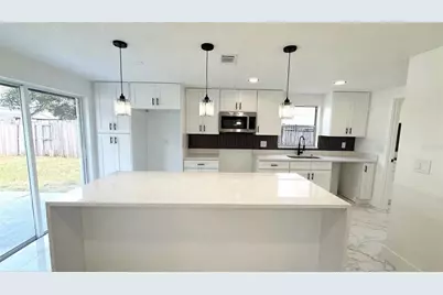 6807 White Cliffs Way, Tampa, FL 33625 - Photo 5