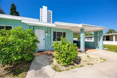 925 67th Street S, Saint Petersburg, FL 33707 - Photo 1