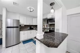 925 67th St S, Saint Petersburg, FL 33707 - Photo 9