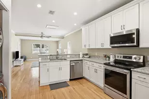 420 40th St N, Saint Petersburg, FL 33713 - Photo 5