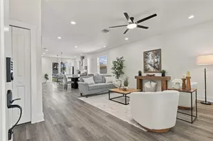 801 E Giddens Ave, Tampa, FL 33603 - Photo 3