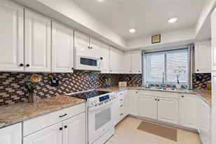860 S Village Dr N, Saint Petersburg, FL 33716 - Photo 7