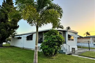 420 49th Street E, Palmetto, FL 34221 - Photo 1