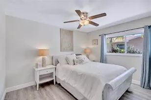 563 Lewis Blvd SE, Saint Petersburg, FL 33705 - Photo 15