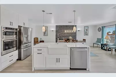 563 Lewis Boulevard SE, Saint Petersburg, FL 33705 - Photo 5
