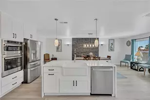 563 Lewis Blvd SE, Saint Petersburg, FL 33705 - Photo 5