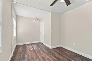 8135 Bayshore Dr, Treasure Island, FL 33706 - Photo 17