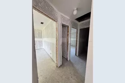 4990 Venetian Boulevard NE, Saint Petersburg, FL 33703 - Photo 11