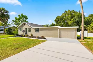 318 NE 4th St, Webster, FL 33597 - Photo 1