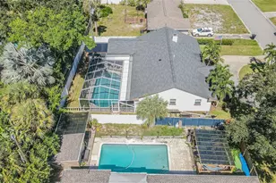 1362 Robinson Dr, Saint Petersburg, FL 33710 - Photo 43