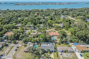 1362 Robinson Dr, Saint Petersburg, FL 33710 - Photo 47